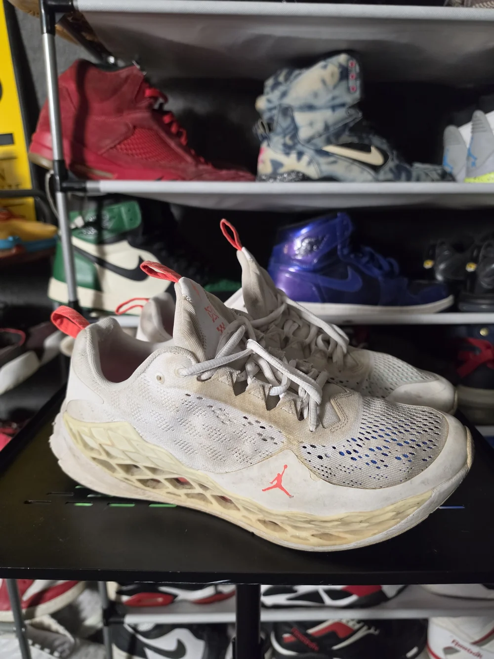 🔥 Jordan Men’s Size 11 Lightweight Neutral-Run Sneakers in Off-White